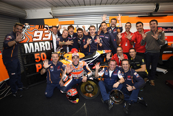 Marc Marquez, Repsol Honda Team, festeggia la sua vittoria numero 50 con il team
