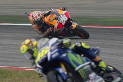 Valentino Rossi, Yamaha Factory Racing, avanti a Daniel Pedrosa, Repsol Honda Team