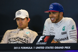 2. Nico Rosberg, Mercedes AMG F1; 1. Lewis Hamilton, Mercedes AMG F1, in der FIA-PK