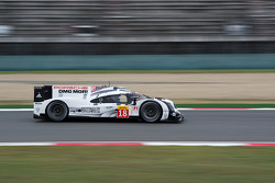 #18 Porsche Team Porsche 919 Hybrid: Romain Dumas, Neel Jani, Marc Lieb