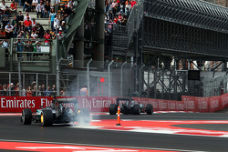 Nico Rosberg, Mercedes AMG F1 W06 con sus frenos traseros en llamas