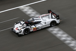 #17 Porsche Team Porsche 919 Hybrid: Timo Bernhard, Mark Webber, Brendon Hartley