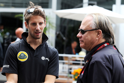 Romain Grosjean, Lotus F1 Team, mit Gene Haas, Geschäftsführer Haas Automotion
