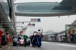 #2 Toyota Racing Toyota TS040 Hybrid: Alexander Wurz, Stéphane Sarrazin, Mike Conway