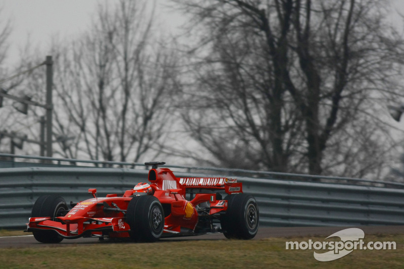 Kimi Raikkonen prova la nuova Ferrari F2008