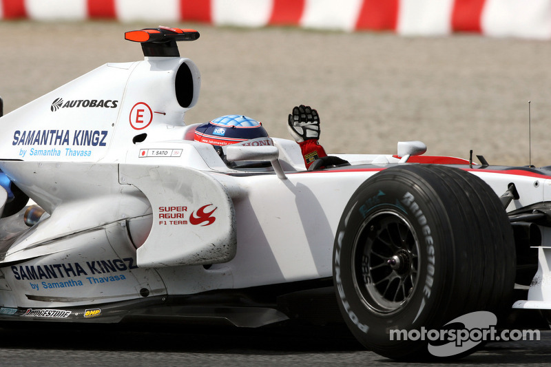 Takuma Sato Super Aguri F1 SA08A kutlama yapıyor his race finish
