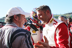 Lapo Elkann in de pitlane met de rijders van het FXX Programma