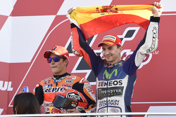 Podium: 2. Marc Marquez, Repsol Honda Team; 1. und Weltmeister 2015: Jorge Lorenzo, Yamaha Factory R