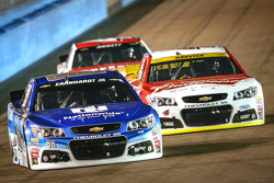 Dale Earnhardt Jr., Hendrick Motorsports Chevrolet; Kevin Harvick, Stewart-Haas Racing Chevrolet