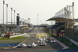 Start: #17 Porsche Team, Porsche 919 Hybrid: Timo Bernhard, Mark Webber, Brendon Hartley; #18 Porsch