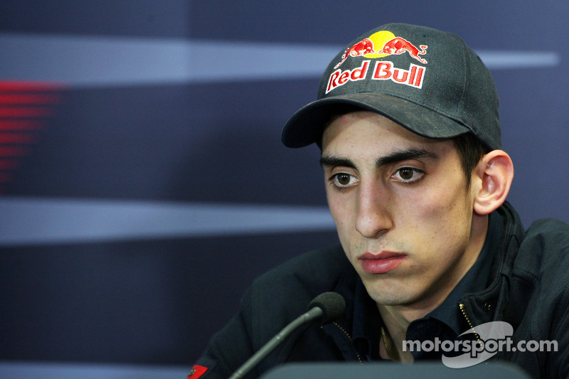 Vettel sonrasında Red Bull'a yükselince, yerine Sebastien Buemi getirildi ve İsviçreli pilot, Bourdais'nin yeni takım arkadaşı oldu.