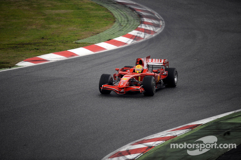 Valentino Rossi test ediyorFerrari F2008