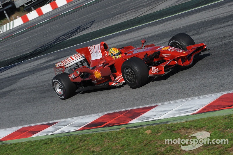 2010年罗西在加泰罗尼亚赛道测试法拉利F2008赛车