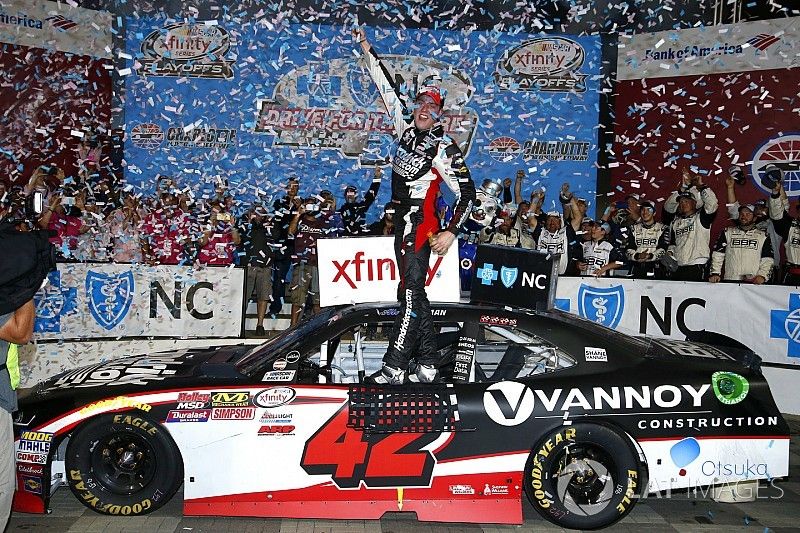 Race winner Alex Bowman, Chip Ganassi Racing Chevrolet