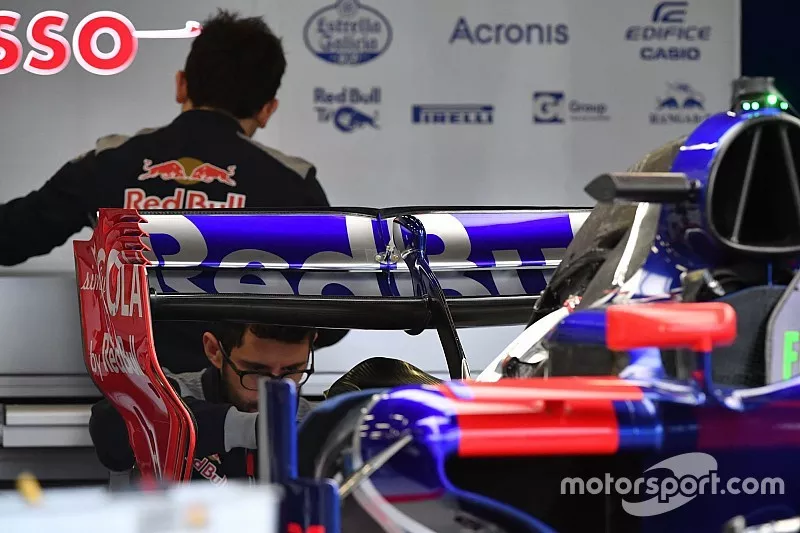 Scuderia Toro Rosso STR12 aler&oacute;n trasero