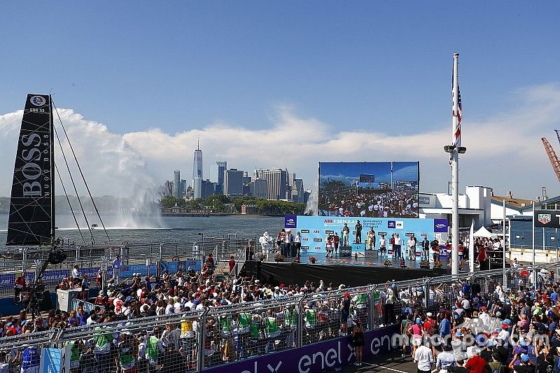 Jean-Eric Vergne, Techeetah, gana seguido de Lucas di Grassi, Audi Sport ABT Schaeffler, Daniel Abt, Audi Sport ABT Schaeffler