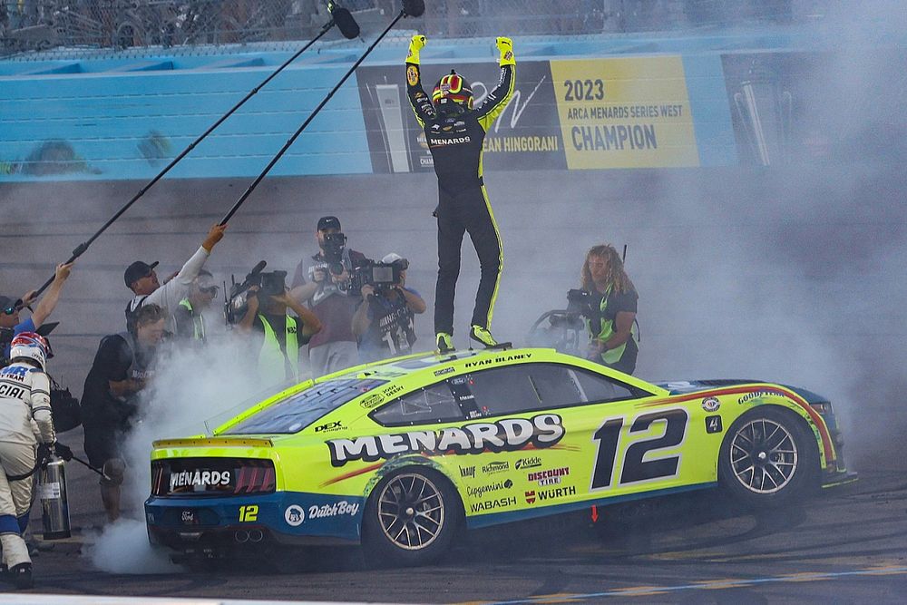 Ryan Blaney, Team Penske, Menards/Dutch Boy Ford Mustang