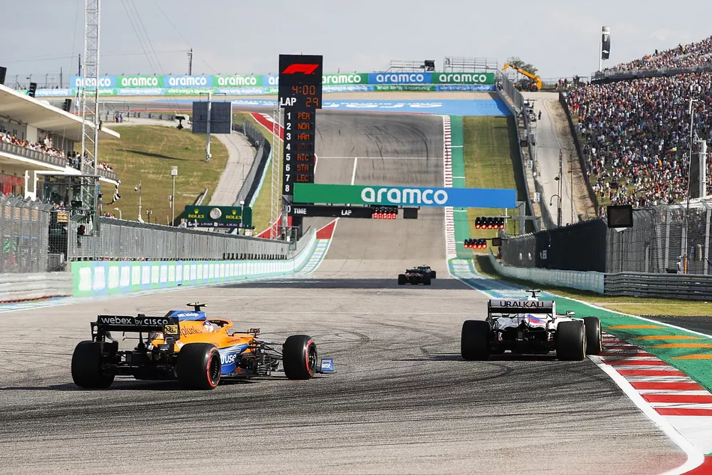 Mick Schumacher, Haas VF-21, Lando Norris, McLaren MCL35M