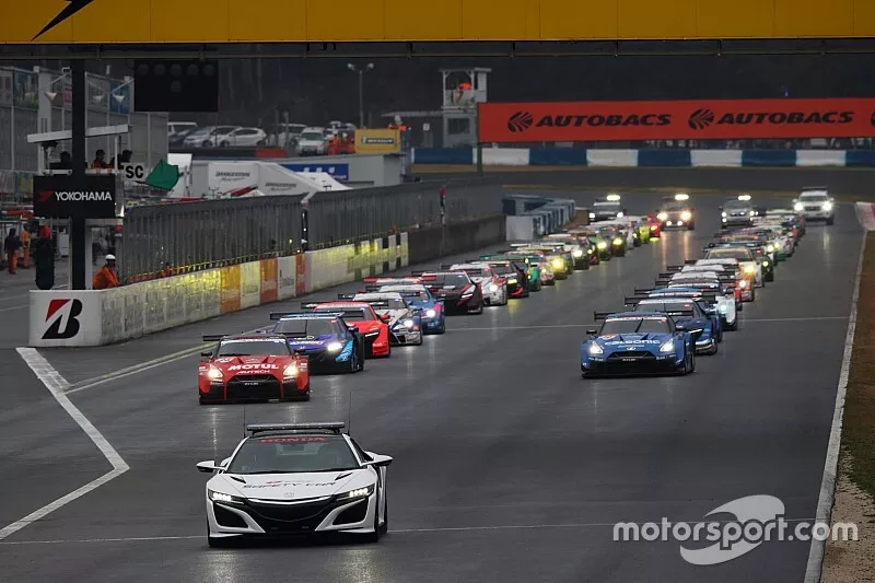 GT500 race start