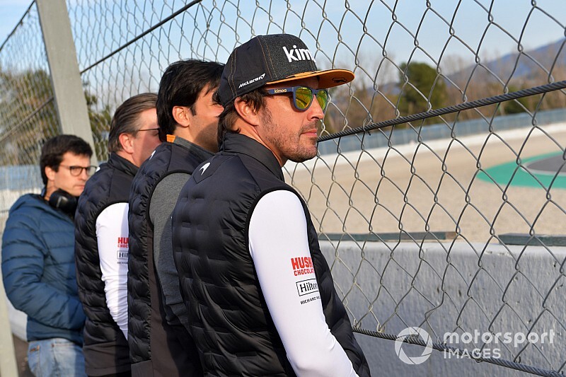Alonso szerint az új McLaren nem tökéletes, de itt-ott meglepően jó