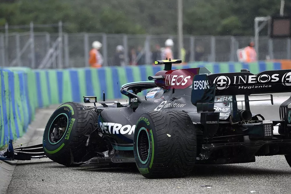 Valtteri Bottas, Mercedes W12, crashes out at the start