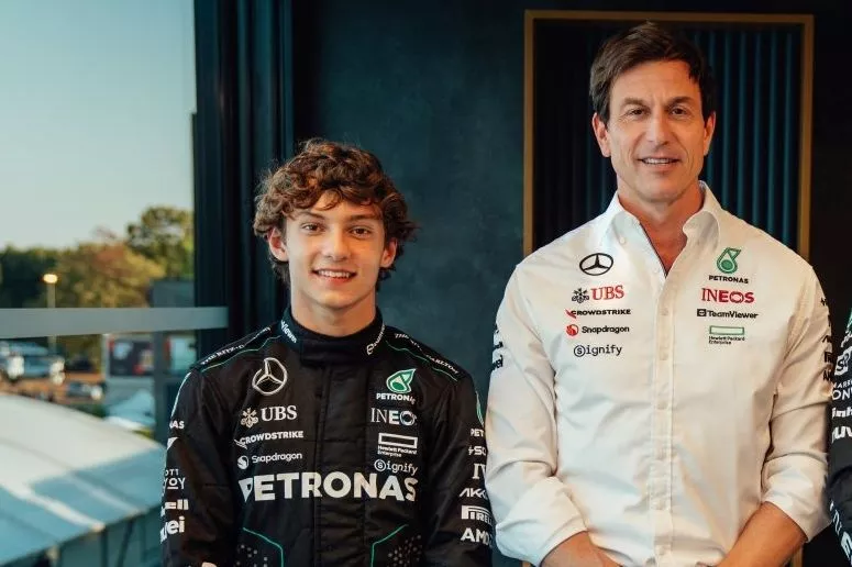 Andrea Kimi Antonelli, George Russell, Toto Wolff, Team Principal and CEO, Mercedes-AMG F1 Team