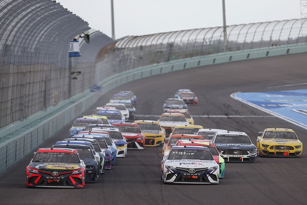 Denny Hamlin, Joe Gibbs Racing, Toyota Camry FedEx Small Business Grant Contest, Martin Truex Jr., Joe Gibbs Racing, Toyota Camry Bass Pro Shops