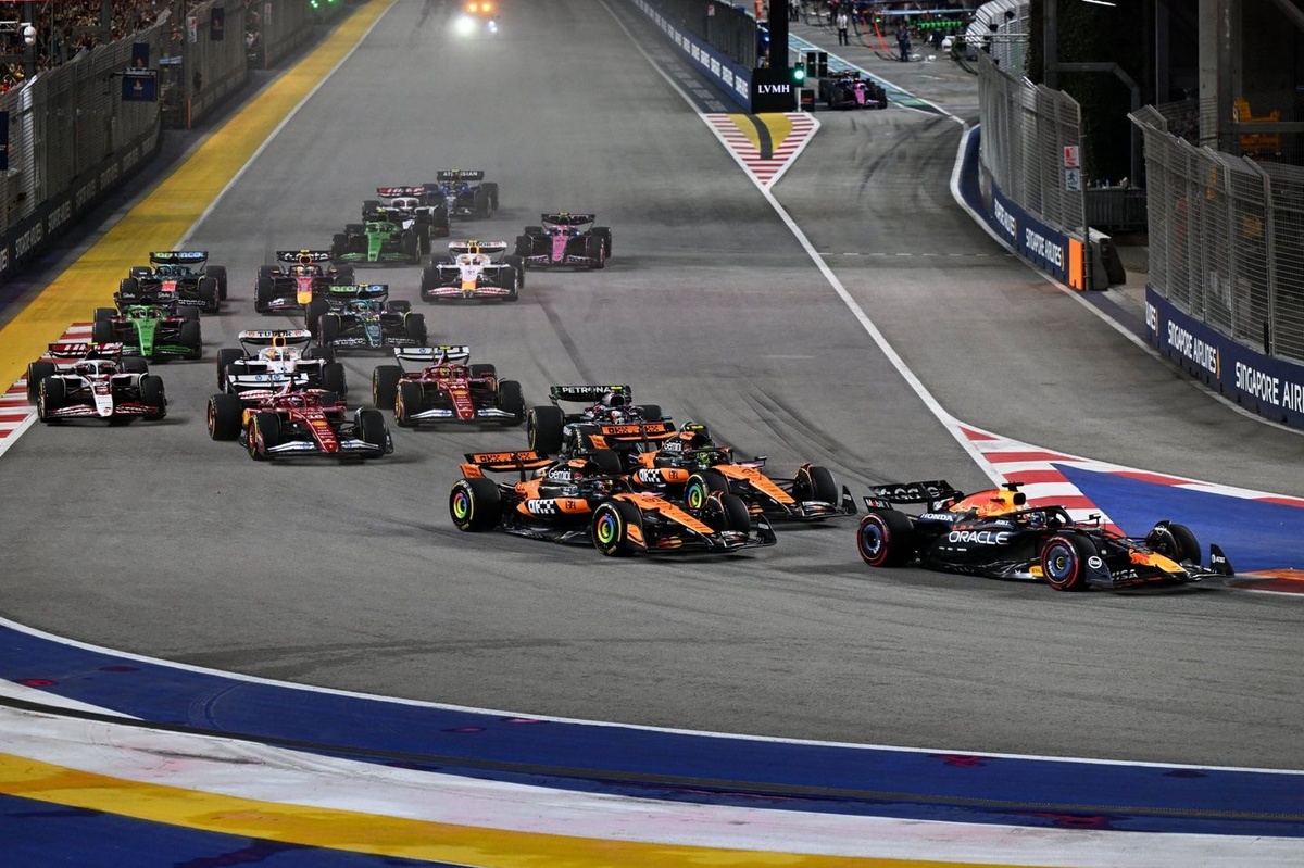 Norris denies "aggressive" move on Piastri in F1 Singapore GP start