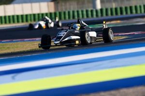 Gabriel Gomez crava pole na etapa final da F4 Italiana em Misano