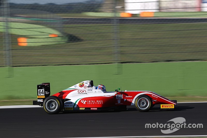 Olli Caldwell si impone in una Gara 1 avvincente a Vallelunga