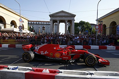 Galería: las calles de Milán se tiñen de rojo Ferrari con los F1