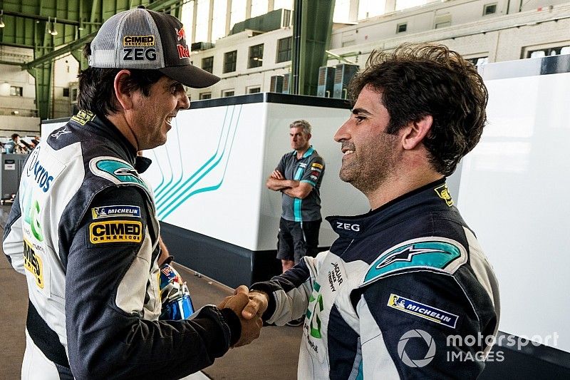 Cacá Bueno, Jaguar Brazil Racing, is congratulated by Sérgio Jimenez, Jaguar Brazil Racing