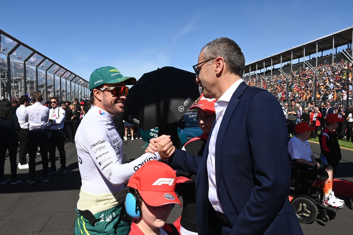 El CEO de la F1 descarta la retirada de Alonso y Hamilton en 2026: "Son gigantes"