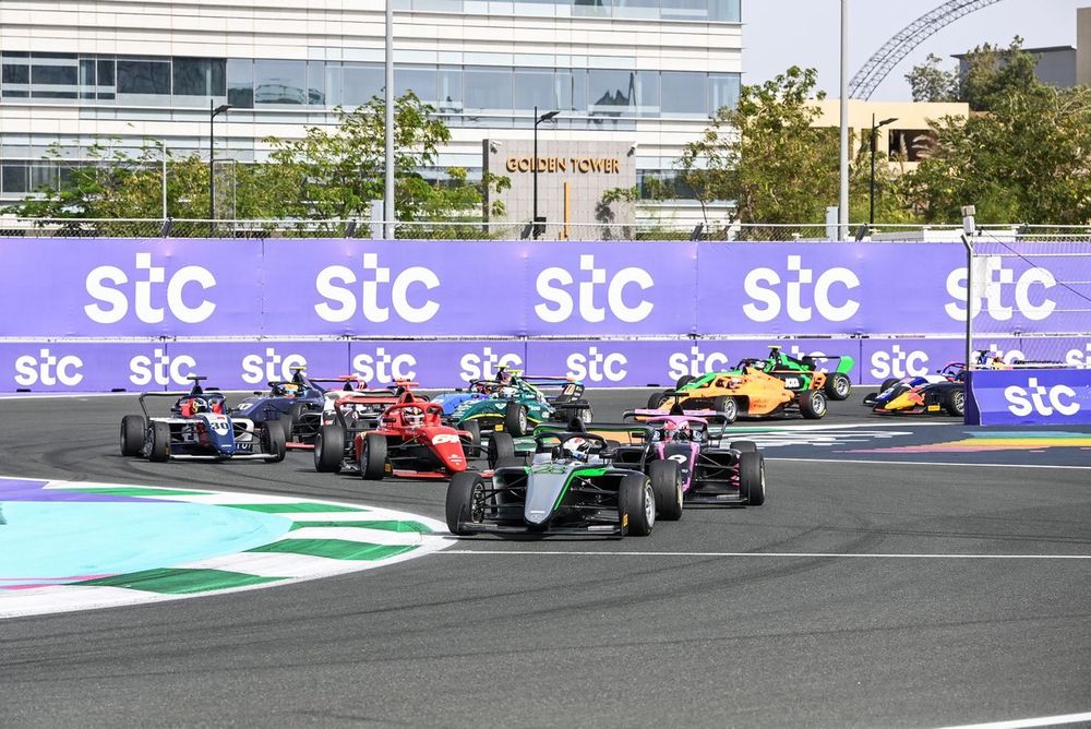 Start action, Doriane Pin, PREMA Racing leads