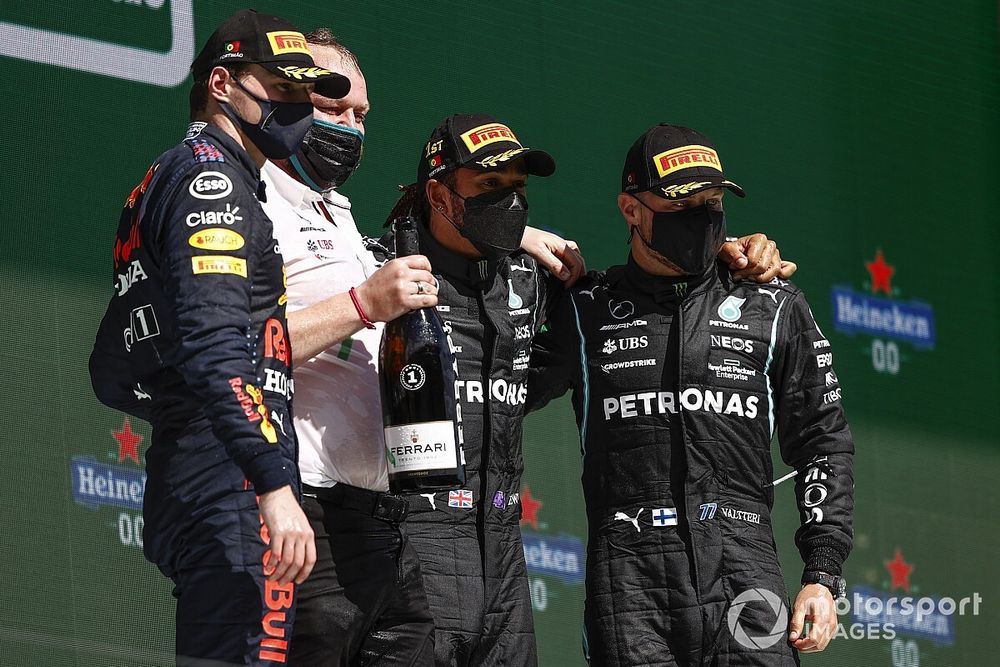 Podio: ganador de la carrera Lewis Hamilton, Mercedes, segundo lugar Max Verstappen, Red Bull Racing y el tercer lugar Valtteri Bottas, Mercedes