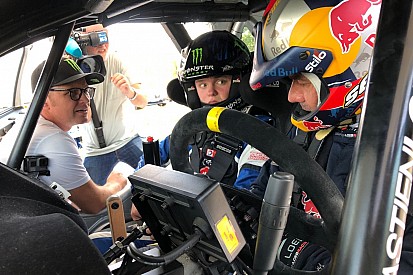 Loeb le enseña al hijo de Solberg