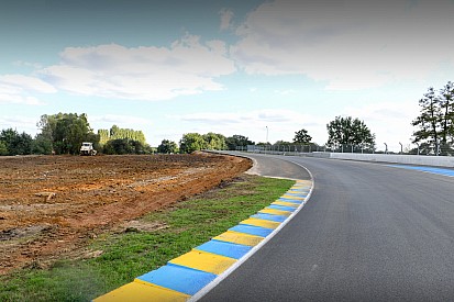 Le Mans : une zone de dégagement dans les virages Porsche