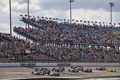 What makes Iowa Speedway so challenging for IndyCars