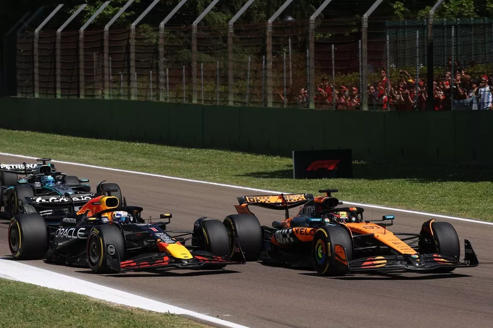 Max Verstappen, Red Bull Racing, Oscar Piastri, McLaren