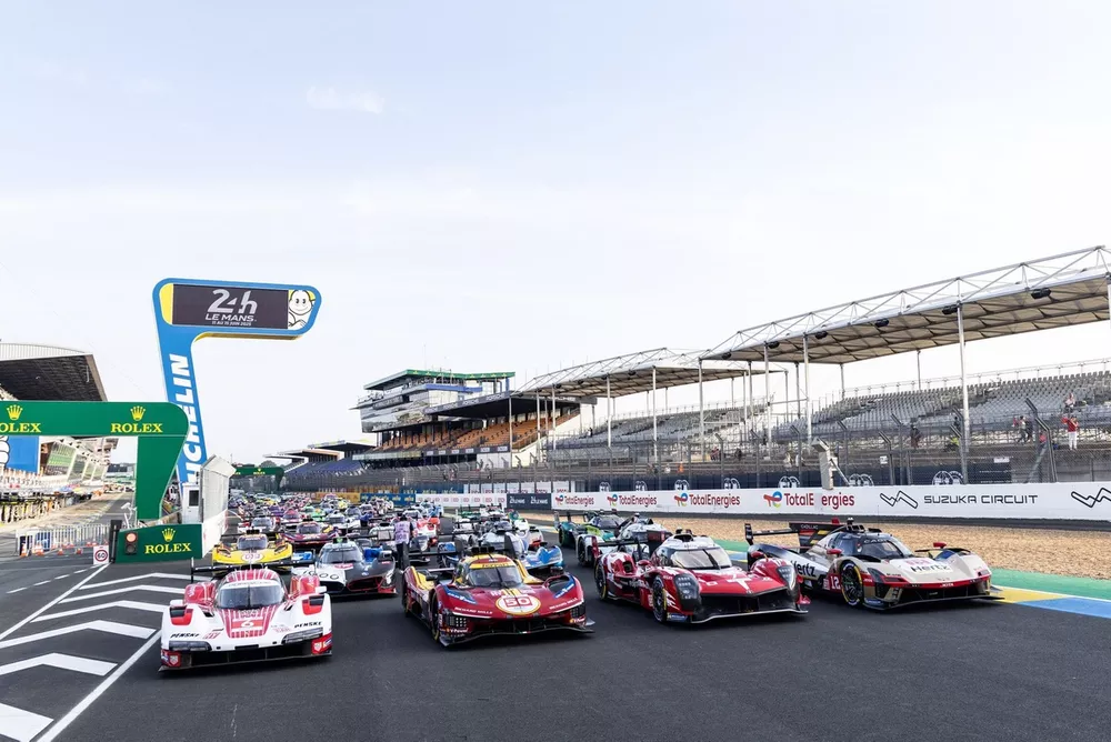 Foto de grupo con todos los coches