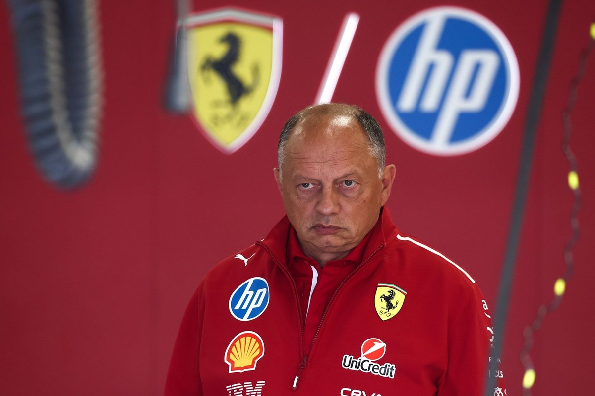 F1: Ferrari considera colocar supervisor para Vasseur, diz mídia italiana