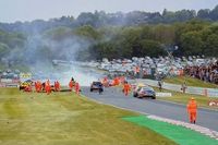 V&Iacute;DEO: Grave acidente deixa dois mortos ap&oacute;s batida envolvendo 11 motos na Superbike brit&acirc;nica