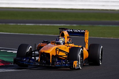 Відео: Ден Тіктем протестував болід McLaren F1 в Сільверстоуні