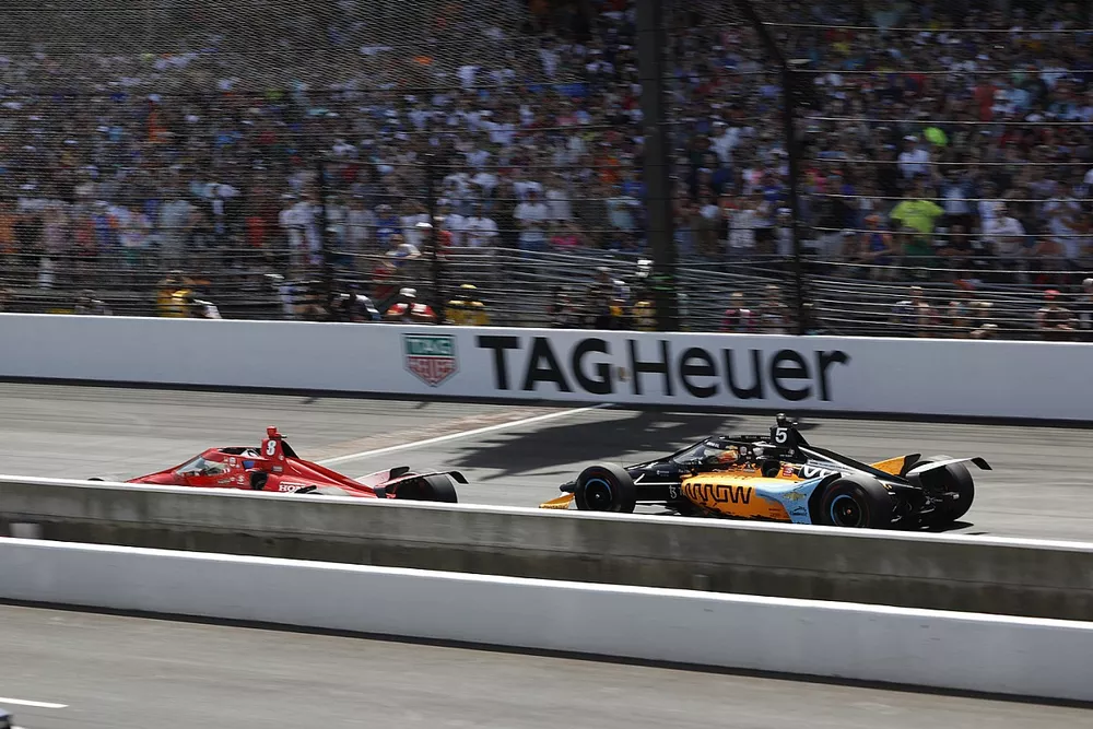 Marcus Ericsson, Chip Ganassi Racing Honda, Patricio O'Ward, Arrow McLaren SP Chevrolet, &uacute;ltima vuelta