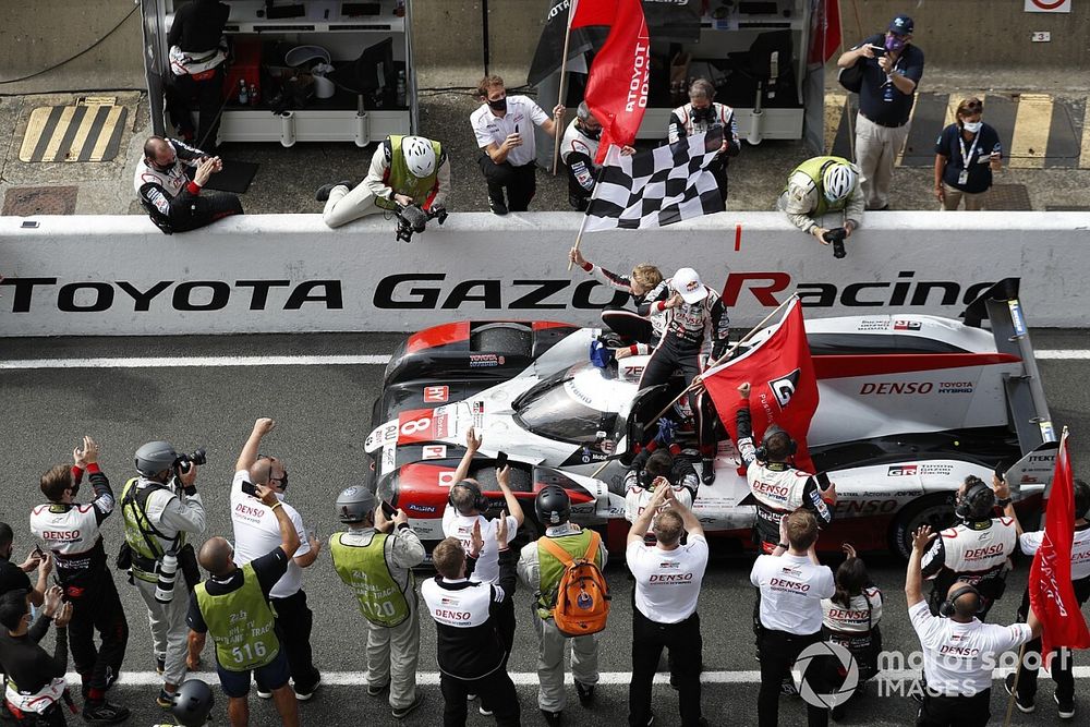 Los ganadores: #8 Toyota Gazoo Racing Toyota TS050: S&eacute;bastien Buemi, Kazuki Nakajima, Brendon Hartley
