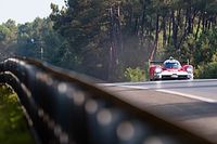 Fotos: los coches ya pisan el asfalto de Le Mans