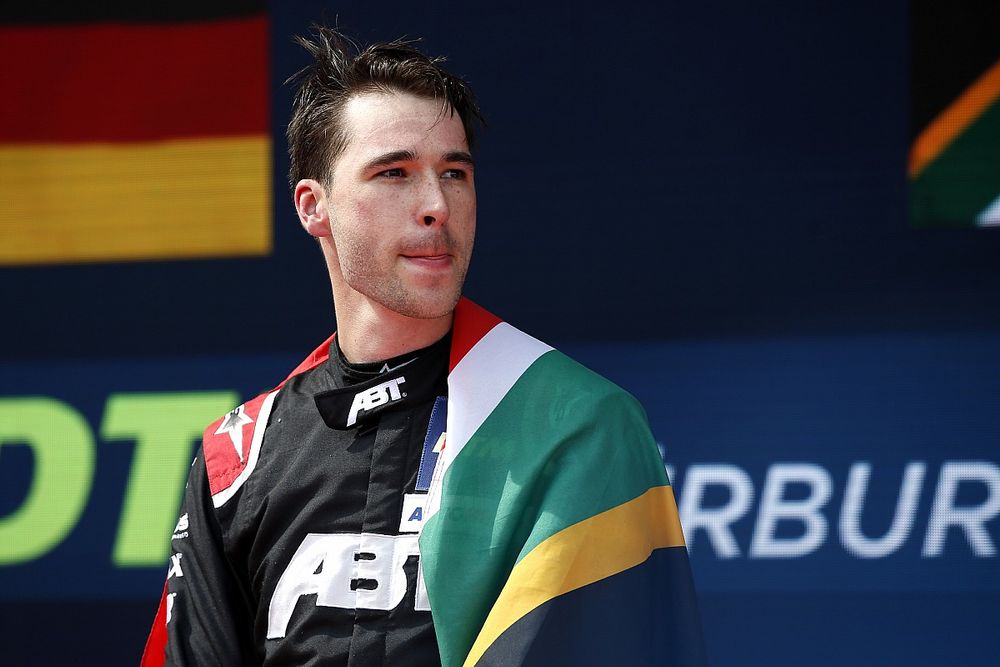 Podium: Race winner Kelvin van der Linde, Abt Sportsline