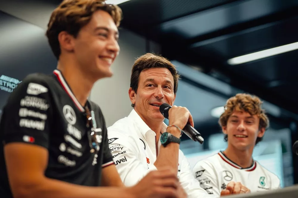 Andrea Kimi Antonelli, George Russell, Toto Wolff, Mercedes