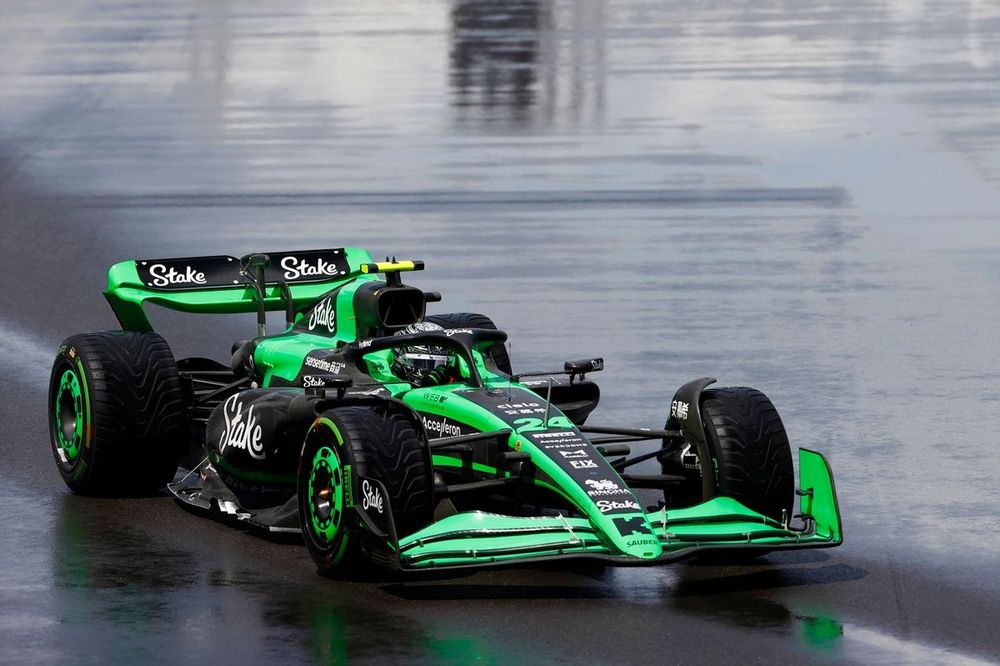 Zhou Guanyu, Stake F1 Team Kick Sauber C44