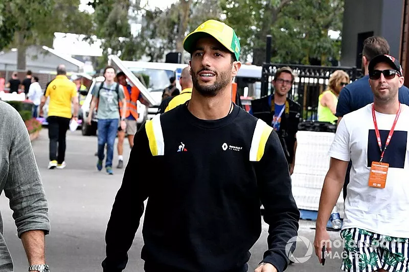 Daniel Ricciardo, Renault F1 Team in de paddock